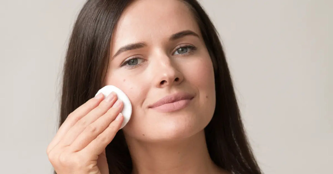 Woman following a daily routine for Moisturizing oily skin safely